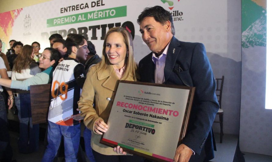 Participa Alina Garza en la entrega del premio al mérito deportivo Saltillo 2022.