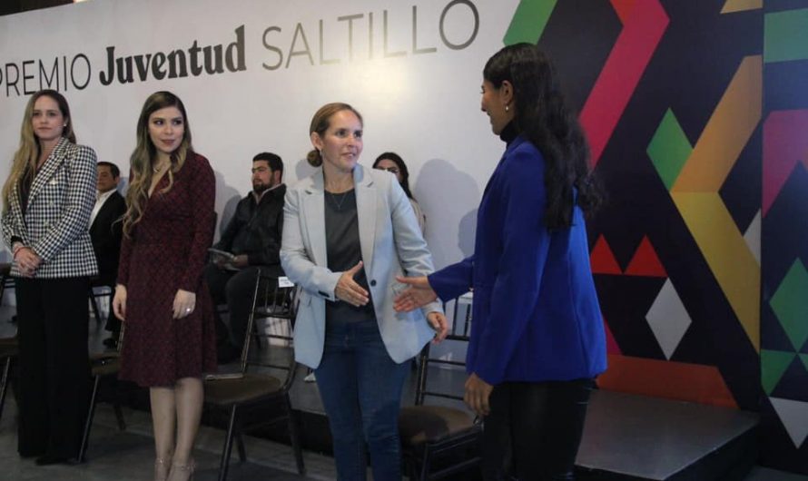 Entregan premio municipal de la juventud Saltillo.