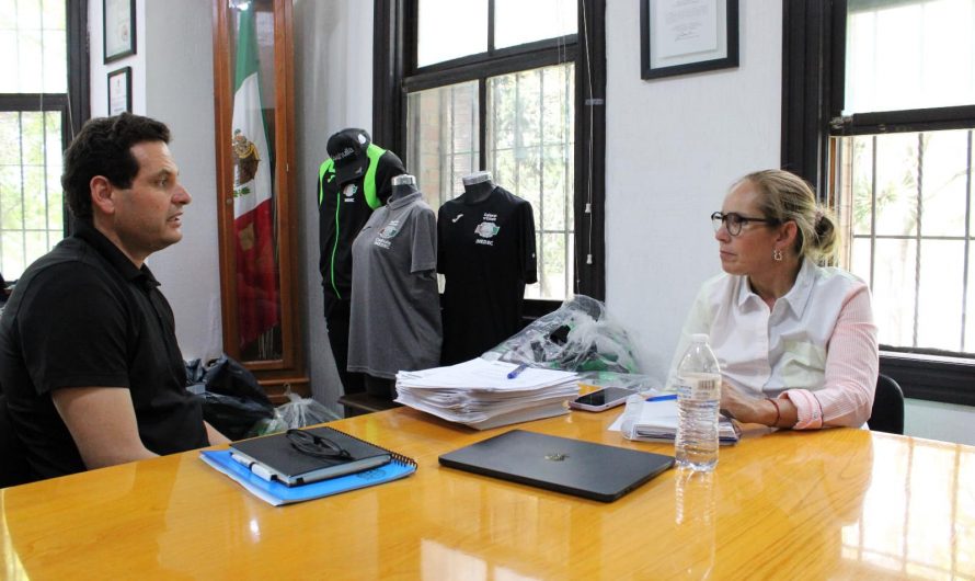 Alina Garza Herrera, titular del Instituto Estatal del Deporte de Coahuila, recibe la visita de directivos del Saltillo FC que milita en la Liga Premier Serie A, y de representantes del tenis de mesa de Coahuila.
