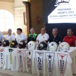 Ángel Vázquez, coordinador de Metodología del INEDEC, acudió en representación de la titular Alina Garza Herrera, a la presentación de la temporada 2023 de la Asociación de Futbol Americano Infantil de Saltillo (AFAIS), organización que festeja su 50 aniversario.