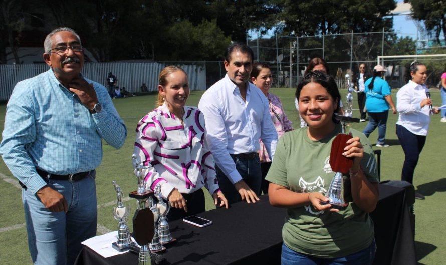 Alina Garza Herrera, titular del Instituto Estatal del Deporte de Coahuila, formó parte del presidium de la premiación del Encuentro Deportivo, Cultural y Educativo, del Colegio de Bachilleres de Coahuila (COBAC) Región Sureste.