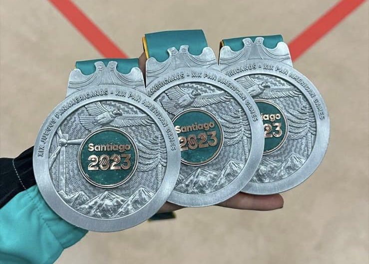Ana Sofía Flores brilló en Santiago 2023 con tres medallas de plata y pase a París 2024