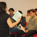 Atletas de la laguna participan en plática sobre educación integral en sexualidad